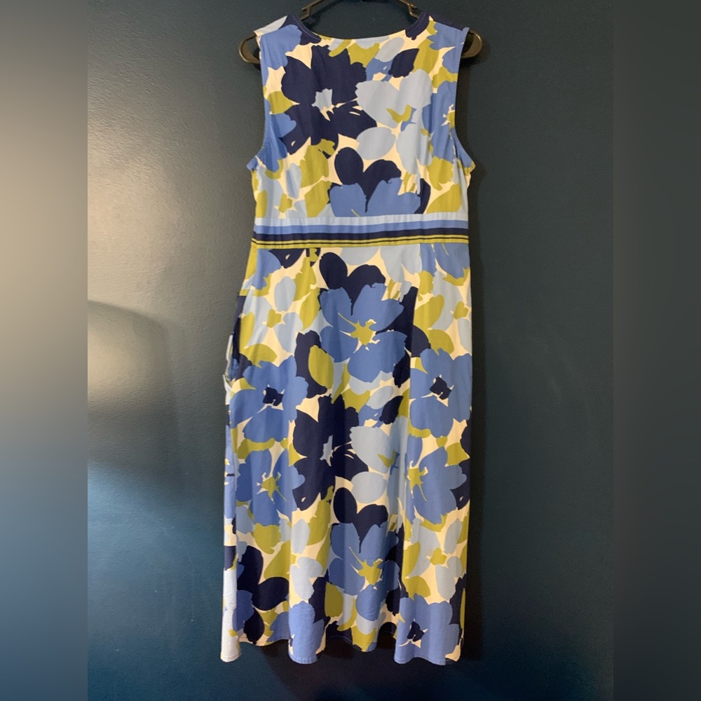 Beautiful colorful summer dress with pockets.